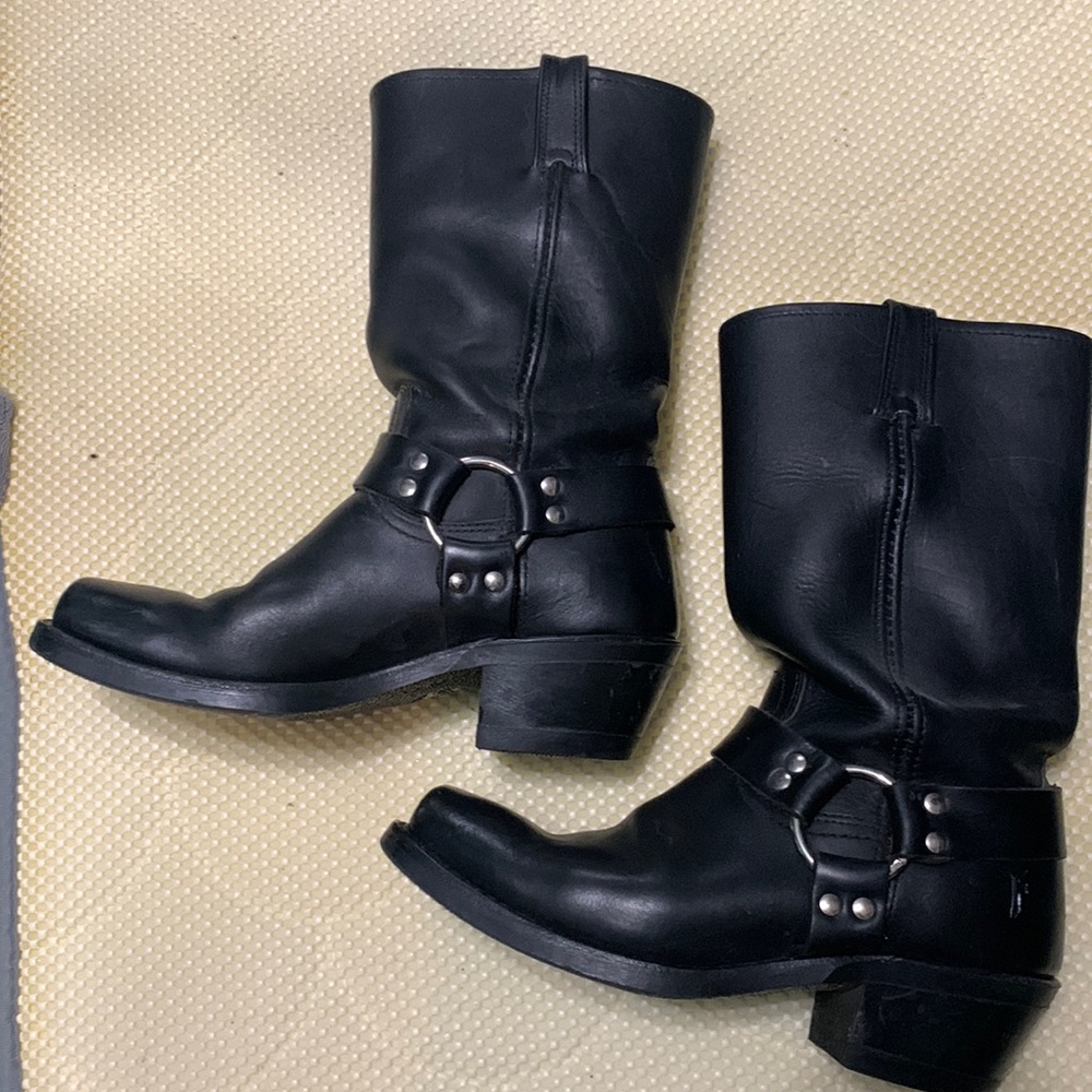 Frye harness motorcycle boots. Woman. Black 8.5